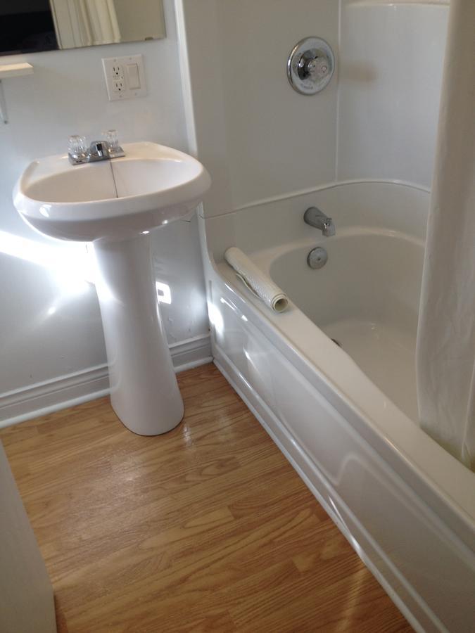 Webbers Lake Charlotte Motel Queen And Double Bed Eksteriør bilde